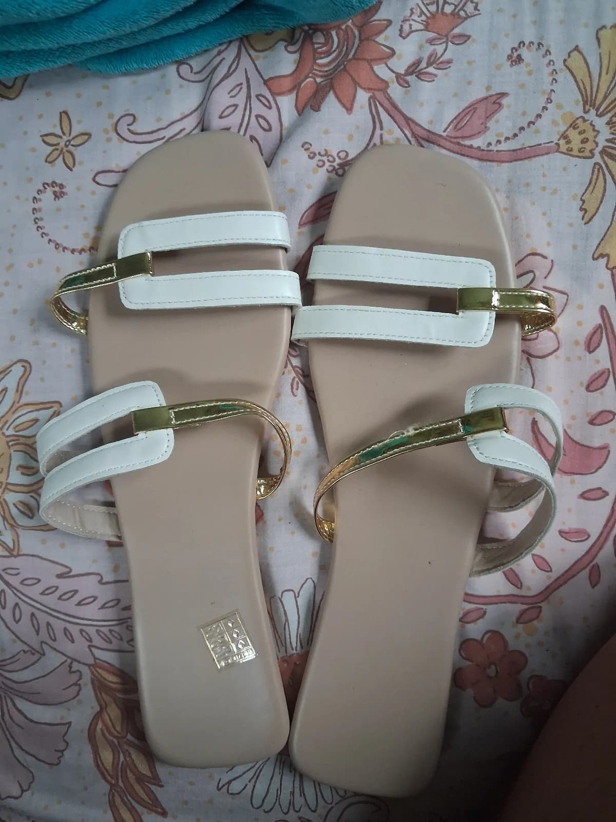White & Gold flat slide Sandals — photo 2