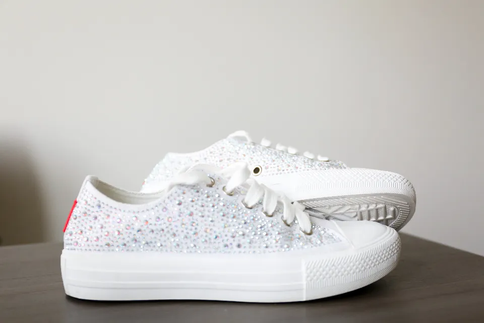 White canvas sneakers, size 6