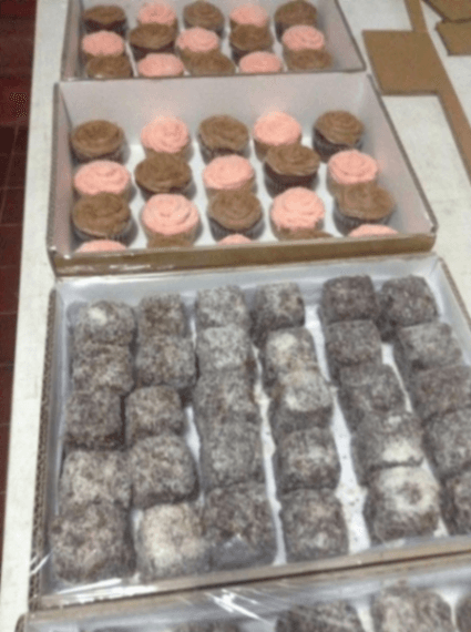 Cup cakes and lammingtons — photo 7