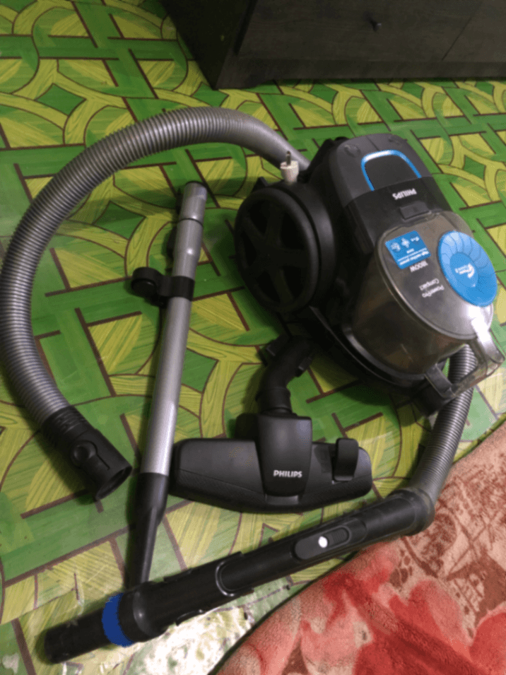 Vacuum Cleaner — photo 1