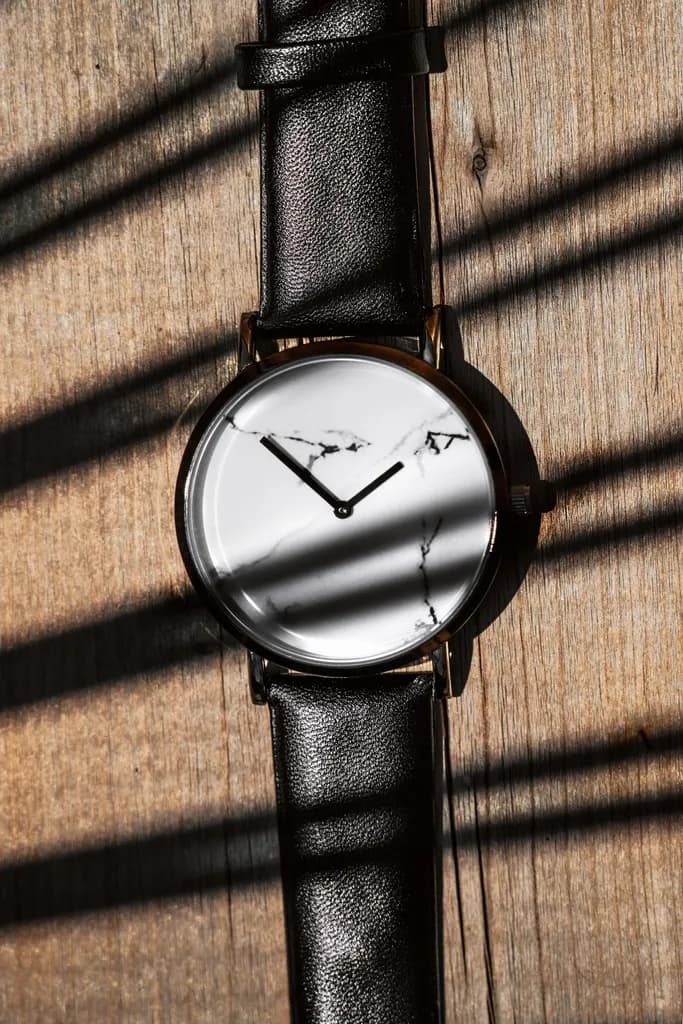 Minimalist wrist watch, leather strap