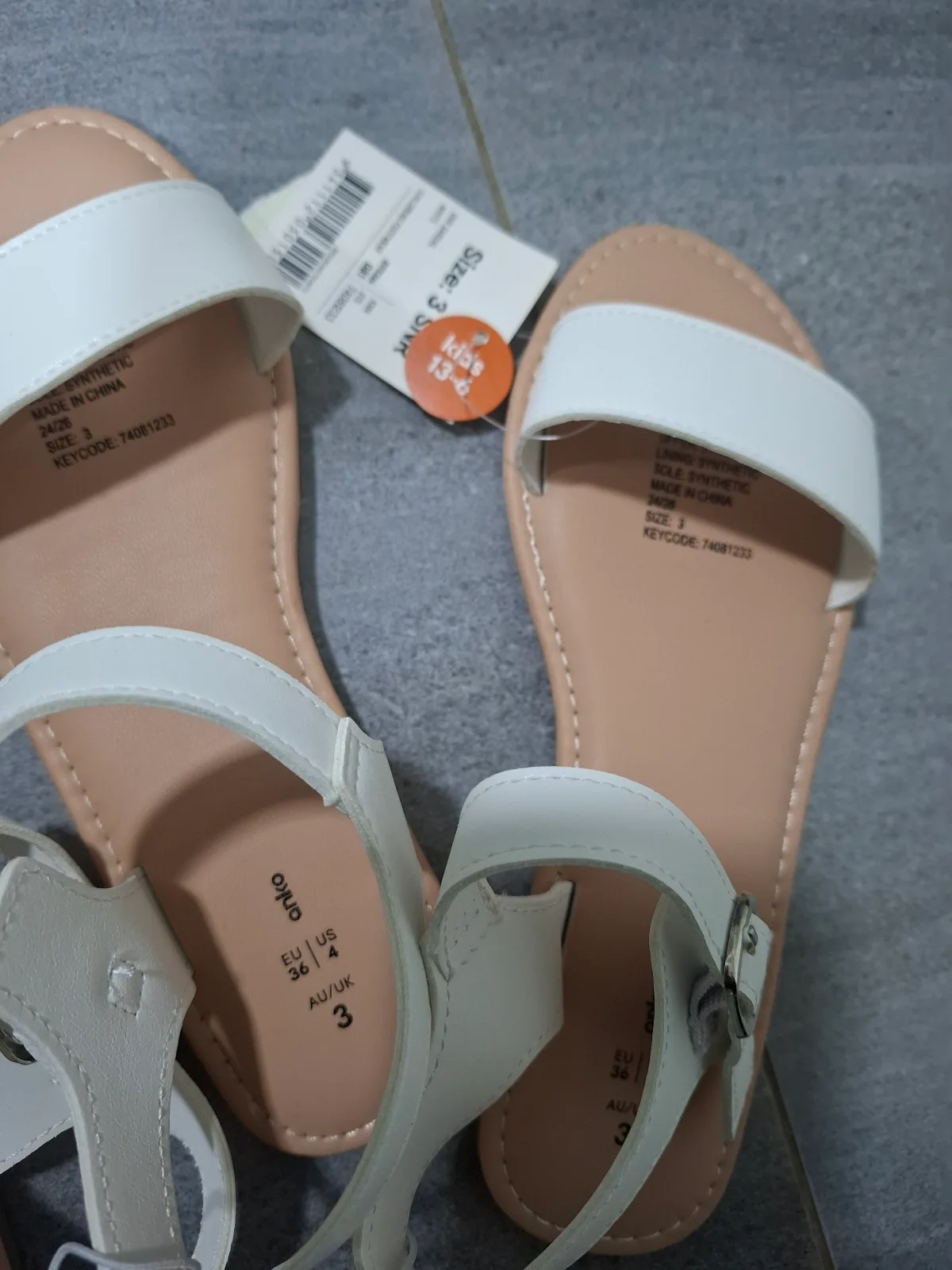 Girls sandals — photo 1
