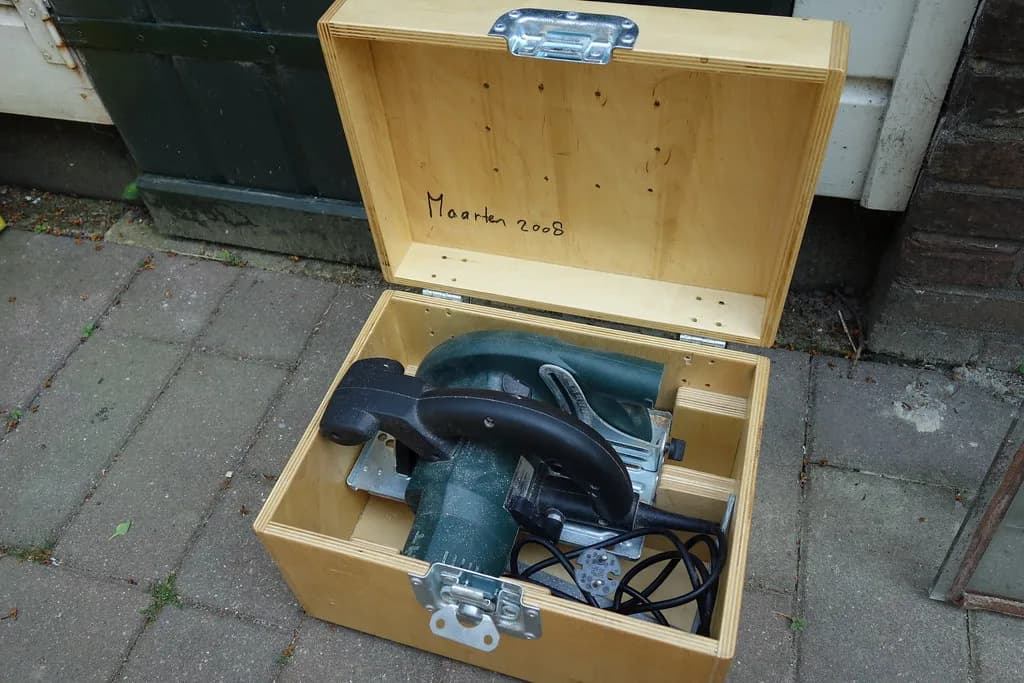 Circular saw with guide rail — photo 2