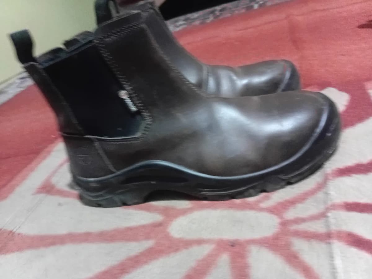 Safety boot — photo 1